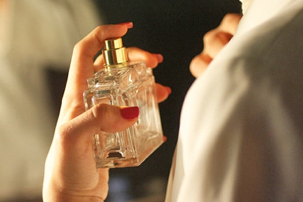 چرا باید عطر بزنیم؟