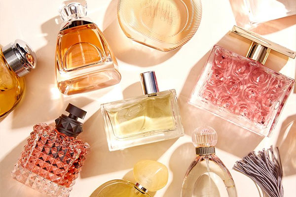 چگونه دما و رطوبت بر بوی عطر تأثیر می‌گذارند؟